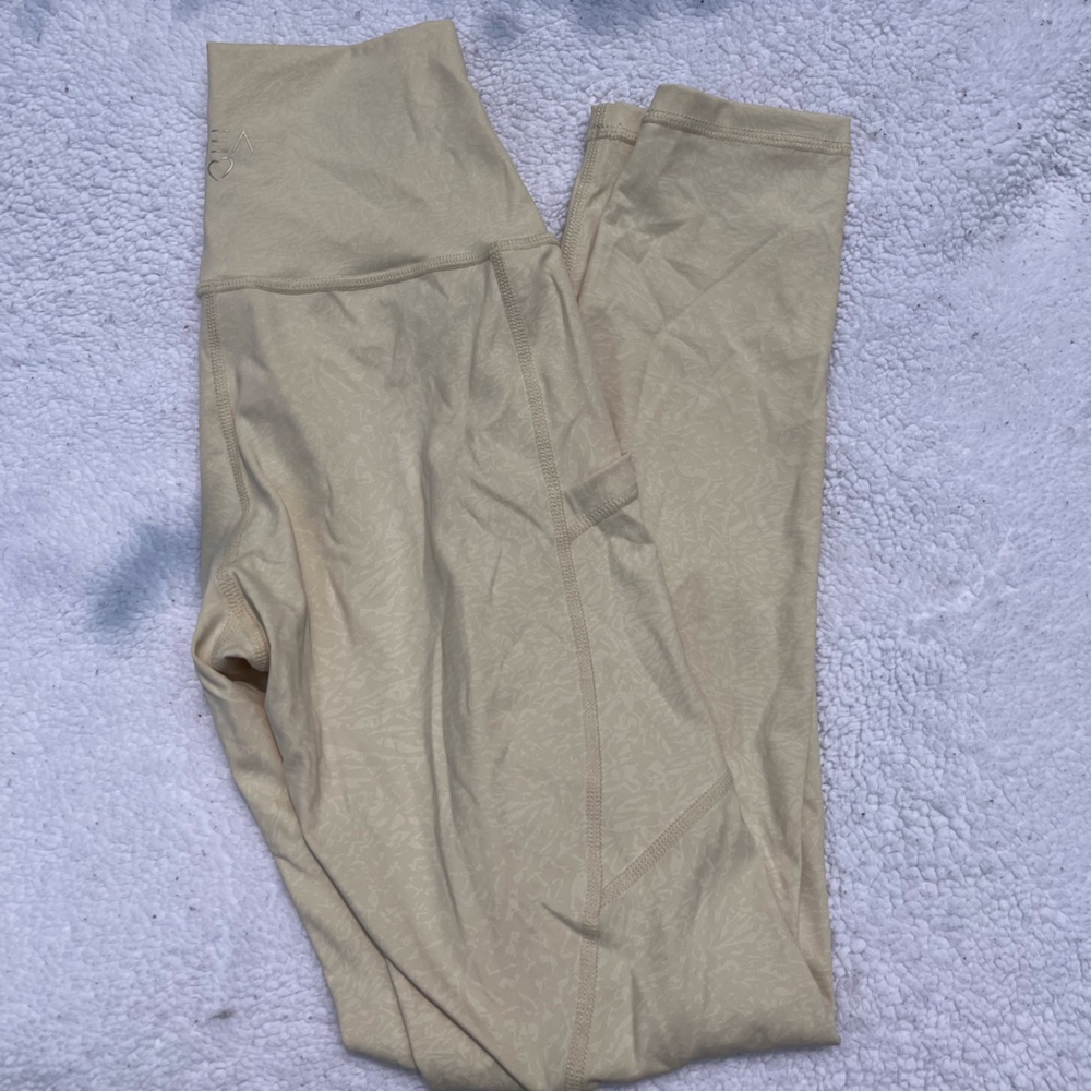 GEA High-Waisted cream zebra leggings *with pockets!!!*